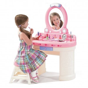 Chọn đồ chơi cho bé gái phù hợp